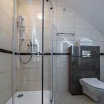 Laura Nocleg ze śniadaniem 3*