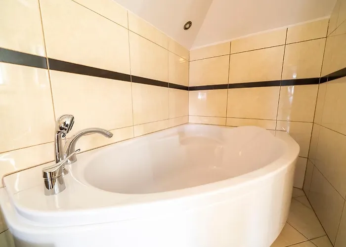 住宿加早餐酒店 Laura 4*